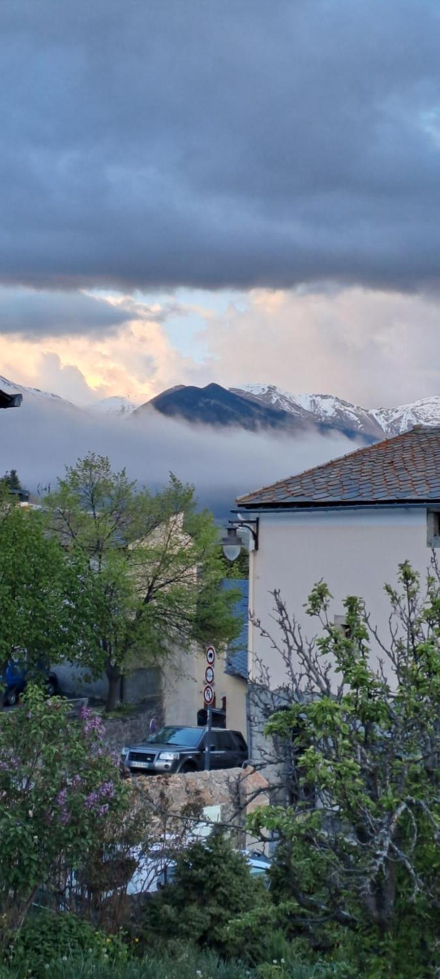 Le Grenier Des Moineaux Bed and Breakfast Font-Romeu-Odeillo-Via Exteriör bild